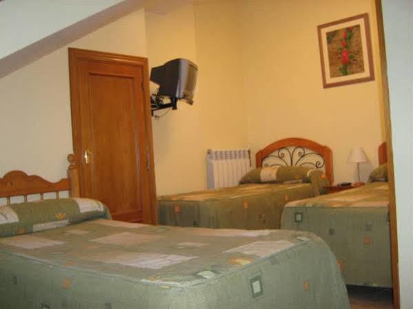 Oyo Hospedaje El Gato Segovia Exteriér fotografie